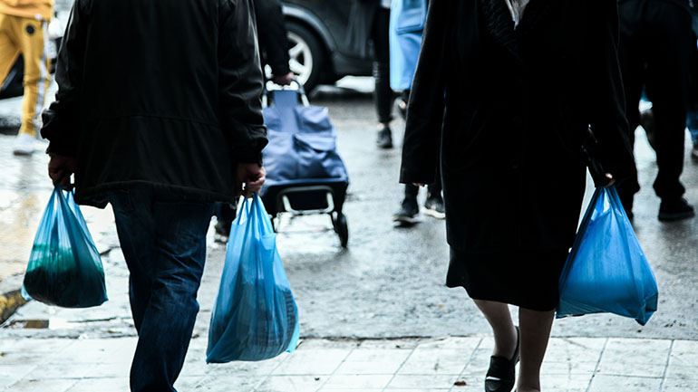 Στο πλευρό των οικονομικά αδύναμων ο Δήμος Βόλου – Έκτακτο βοήθημα με διανομή κρέατος και τροφίμων