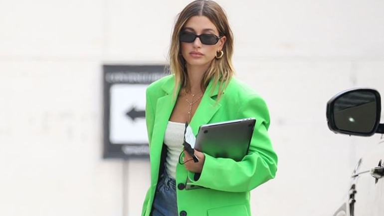 H Hailey Bieber απογείωσε το knitwear με ένα μόνο κομμάτι!