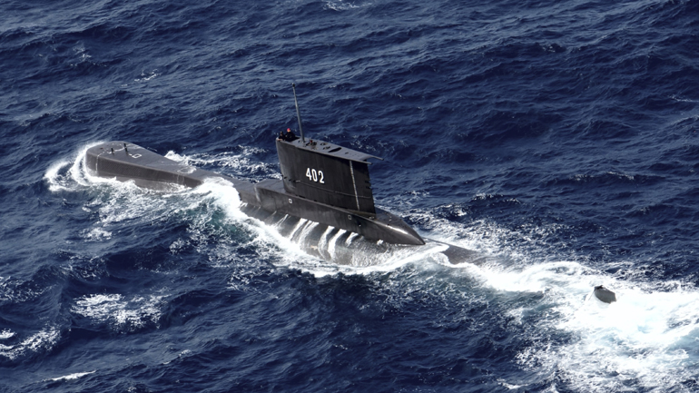 Ινδονησία: Οι ΗΠΑ στέλνουν αεροσκάφος για να βοηθήσει στις έρευνες για το υποβρύχιο που αγνοείται