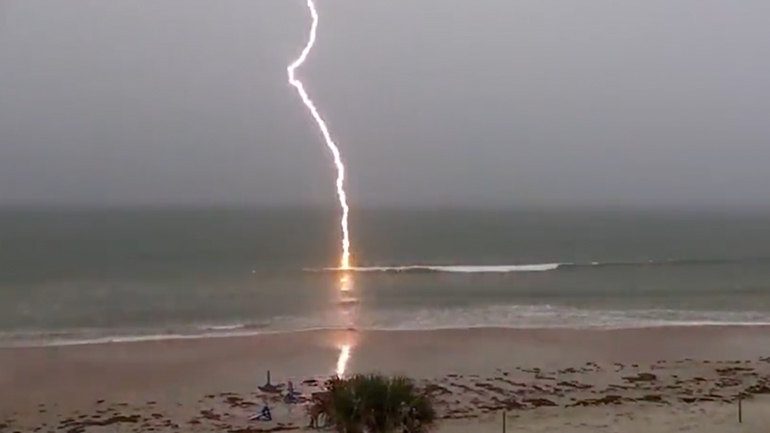 Kεραυνός σε slow motion 