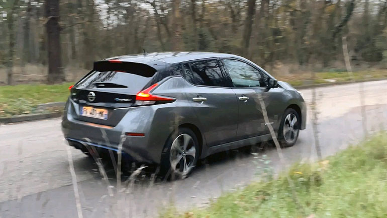 «Βολτάροντας» αθόρυβα και οικονομικά στην Πόλη του φωτός 