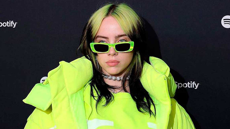 Billie Eilish: Δείτε την τραγουδίστρια να κάνει βόλτα με τον νέο της σύντροφο!