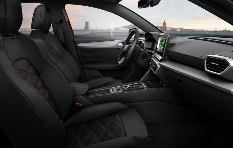 Τα καθίσματα προσφέρουν πολύ καλή στήριξη και είναι άνετα.