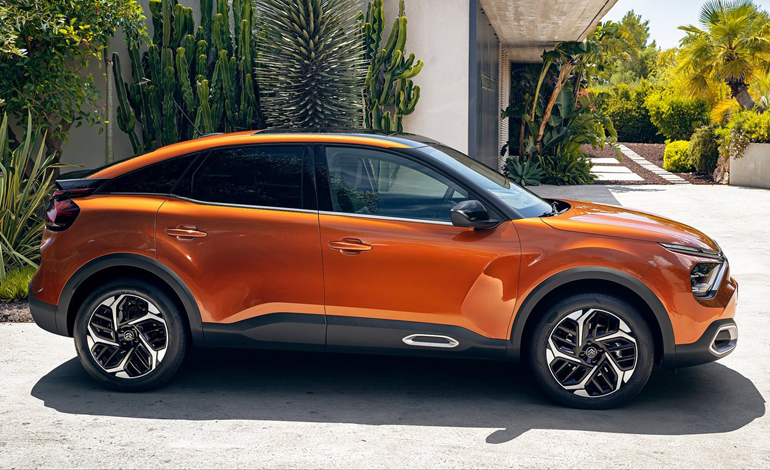 Κινείται με εξαιρετική άνεση στον δρόμο.