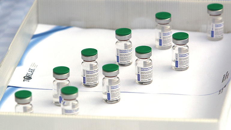 Η Ρωσία ανακοίνωσε ότι 6,8 εκατομμύρια άνθρωποι έλαβαν και τις δύο δόσεις του εμβολίου της