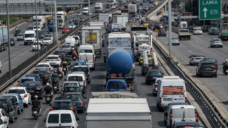 Όχημα χρηματαποστολής ντεραπάρισε στον Κηφισό, στο ύψος της Νέας Φιλαδέλφειας Όχημα χρηματαποστολής ντεραπάρισε στον Κηφισό, στο ύψος της Νέας Φιλαδέλφειας