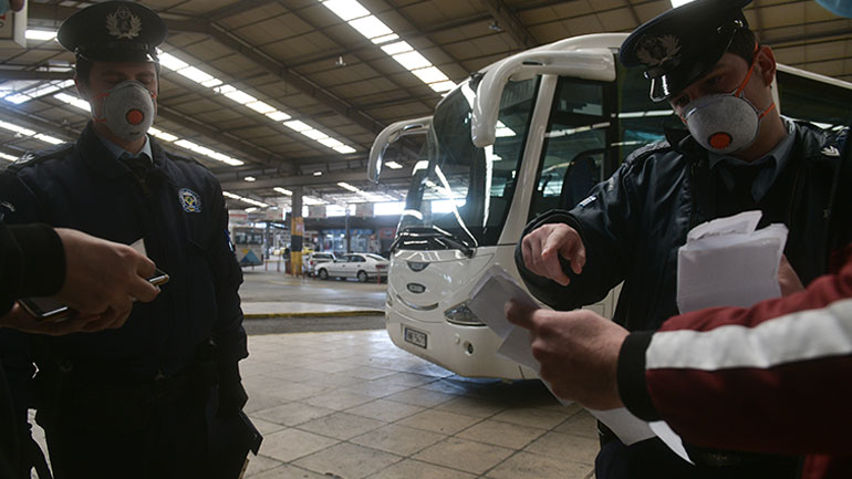 «Όσοι δεν διαθέτουν τα απαραίτητα έγγραφα δεν θα περάσουν από τα διόδια» «Όσοι δεν διαθέτουν τα απαραίτητα έγγραφα δεν θα περάσουν από τα διόδια»