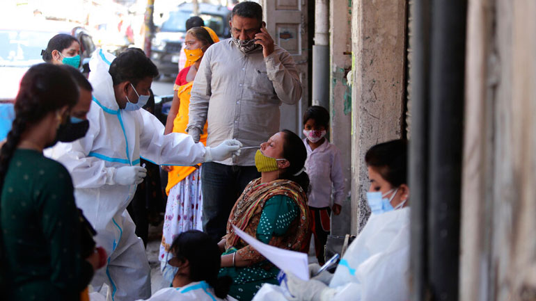 Η Ουάσινγκτον προσφέρει χέρι βοηθείας στην Ινδία για την πανδημία