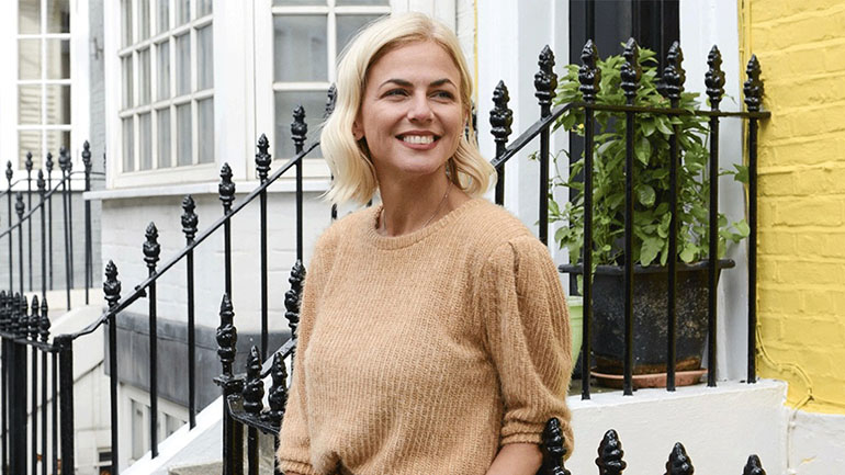 Η τρυφερή ανάρτηση της Χριστίνας Κοντοβά με το κοριτσάκι που θα υιοθετήσει