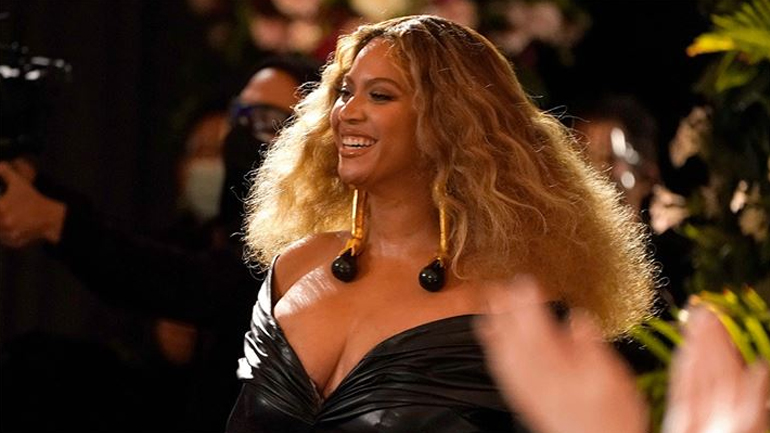 Η Beyonce γιορτάζει την επέτειο κυκλοφορίας του «Lemonade»