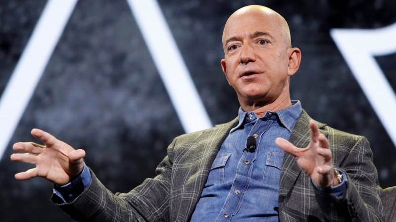 O Jeff Bezos, ο πλουσιότερος άνθρωπος στον πλανήτη