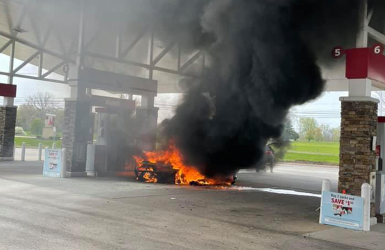 Πήρε φωτιά ακριβώς δίπλα από τις αντλίες. 