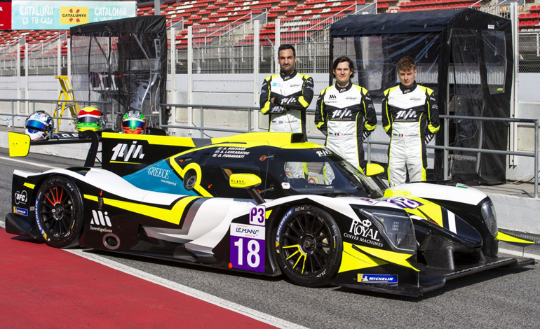 Ο Έλληνας οδηγός με τους ιταλούς team-mates.