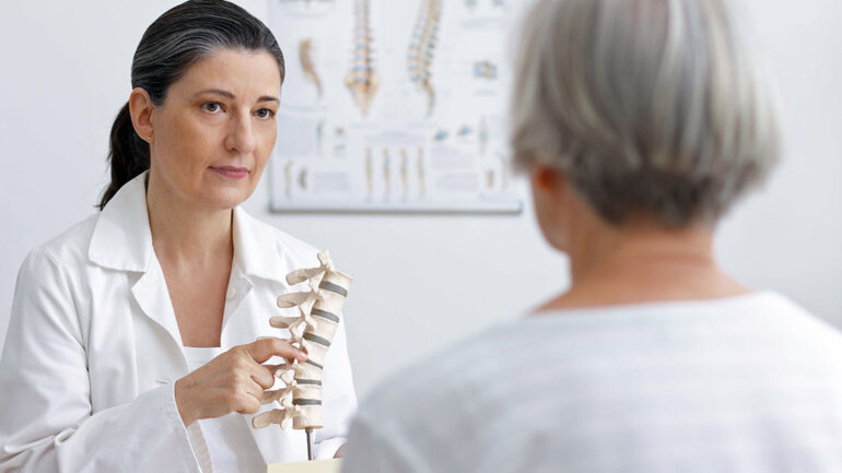 «Φάκελος» Οστεοπόρωση: Ποια είναι τα «σημάδια» και ποιοι οι τρόποι αντιμετώπισης  που πρέπει να γνωρίζεις;