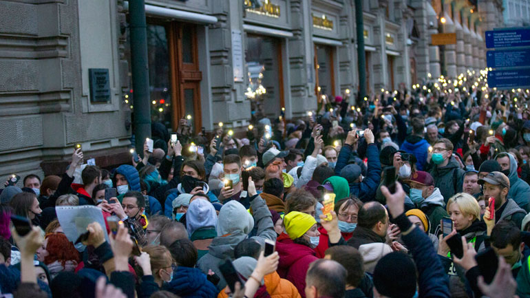 Η Ρωσία ανακοίνωσε 8.803 νέα κρούσματα και 356 θανάτους