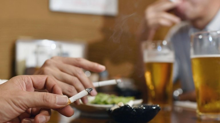 Το παθητικό κάπνισμα φαίνεται να αυξάνει τον κίνδυνο καρκίνου του στόματος, σύμφωνα με μελέτη