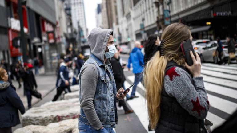 ΗΠΑ – Οδηγίες CDC: Τέλος η μάσκα για πλήρως εμβολιασμένους σε εξωτερικούς χώρους