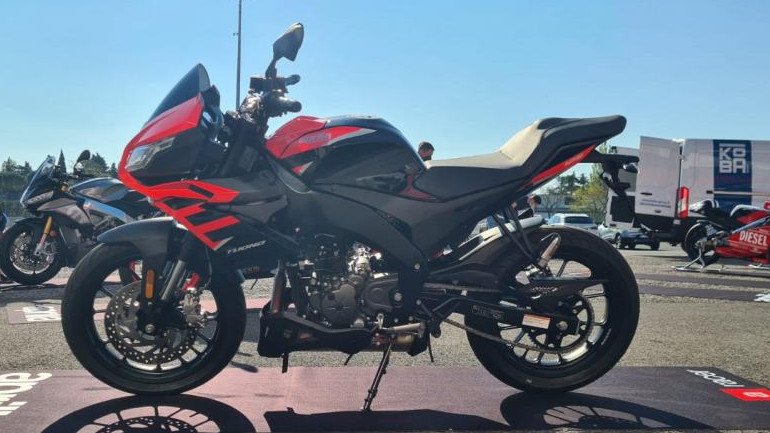 Η αισθητική του είναι ίδια με εκείνη του νέου Tuono 660.