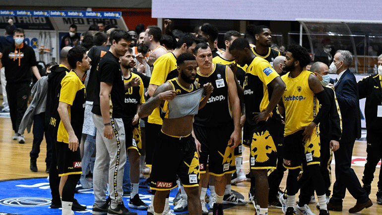 Μπάσκετ: Νέο ban της FΙΒΑ στην ΑΕΚ