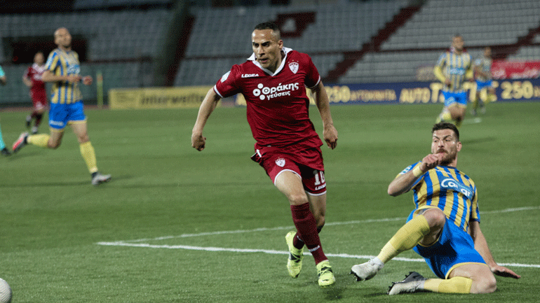 ΑΕΛ: Καταγγέλλει το συμβόλαιο του Μπεν-Χατίρα, εκτός για δύο μήνες ο Γλυνός