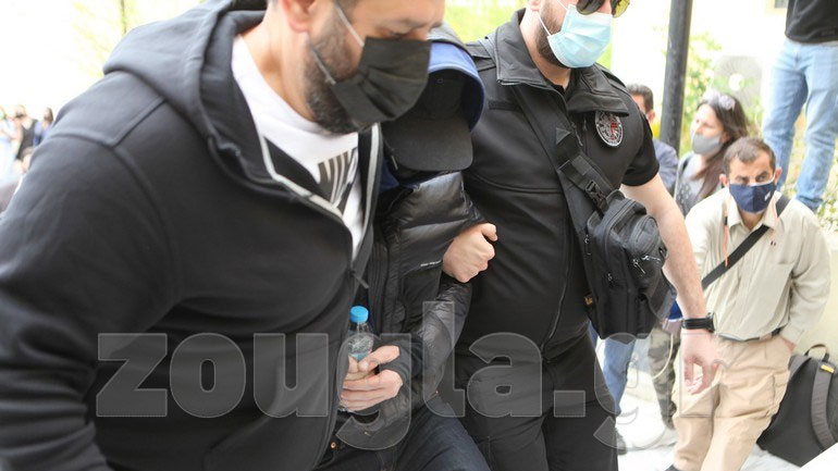 O εισαγγελέας άσκησε δίωξη κατά Φουρθιώτη για δύο κακουργήματα και επτά πλημμελήματα