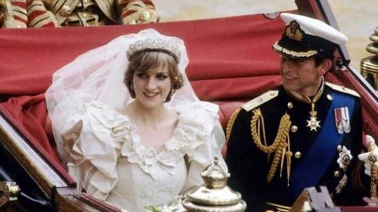 Πριγκίπισσα Diana: Ο William και ο Harry παραχώρησαν το iconic νυφικό της στη νέα έκθεση του Kensington Palace Πριγκίπισσα Diana: Ο William και ο Harry παραχώρησαν το iconic νυφικό της στη νέα έκθεση του Kensington Palace