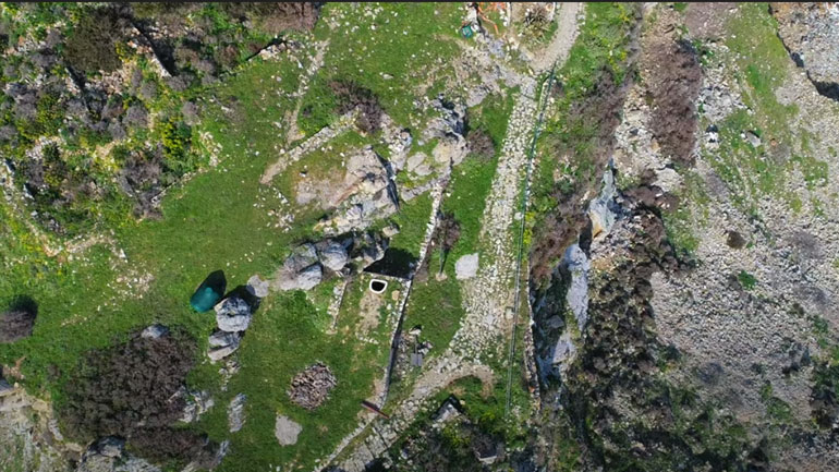 Πανέμορφες εκκλησίες και μοναστήρια όλης της Ελλάδας από ψηλά