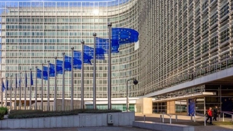 Ε.Ε: Ρωσία και Κίνα διασπείρουν παραπληροφόρηση για τα εμβόλια των δυτικών φαρμακευτικών