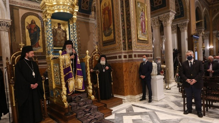 Σε κλίμα κατάνυξης η Ακολουθία των Αγίων Παθών στη Μητρόπολη Αθηνών