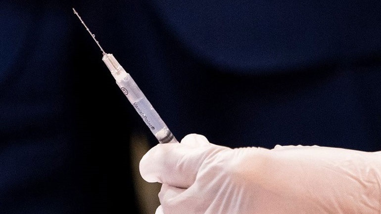 Η Κίνα θα πρέπει να επιταχύνει την εμβολιαστική της εκστρατεία