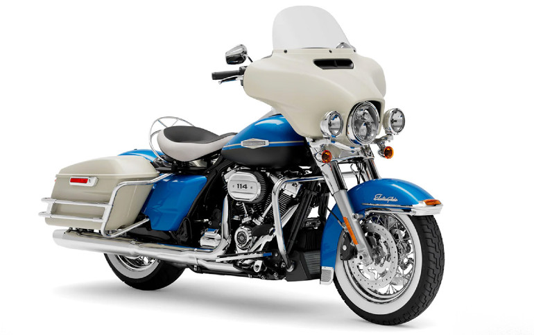 Στον κλασικό χρωματισμό μπλε Hi-Fi και σε μαύρο είναι διαθέσιμο.