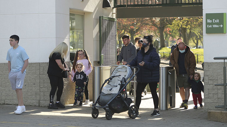 Η Ιρλανδία θα ανοίξει όλα τα καταστήματα τον Μάιο και τον κλάδο φιλοξενίας τον Ιούνιο