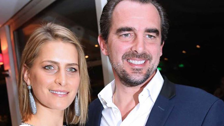 Ο πρίγκιπας Νικόλαος εμβολιάστηκε και η Τατιάνα Μπλάτνικ τον φωτογράφισε