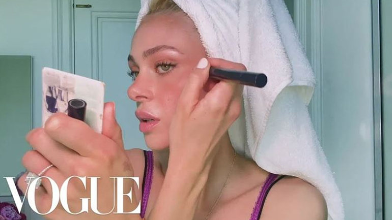 Nicola Peltz: Η σύντροφος του Brooklyn Beckham μας δείχνει πώς να κάνουμε το τέλειο cat eye