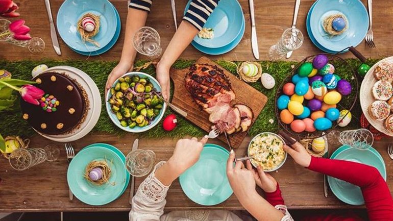 Τι να κάνετε για να μην ξεφύγετε στο πασχαλινό τραπέζι