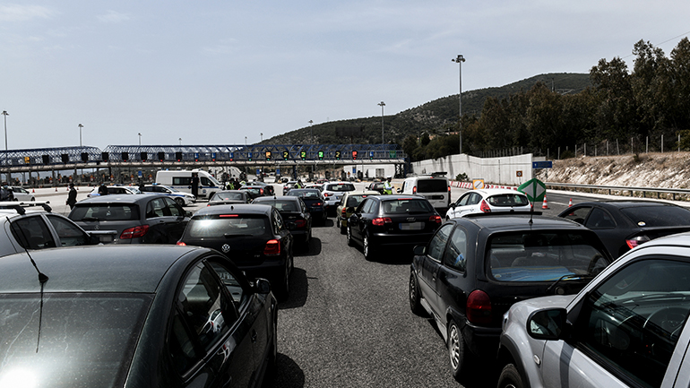 Περισσότερα από 30.000 αυτοκίνητα εγκατέλειψαν την Αττική Περισσότερα από 30.000 αυτοκίνητα εγκατέλειψαν την Αττική