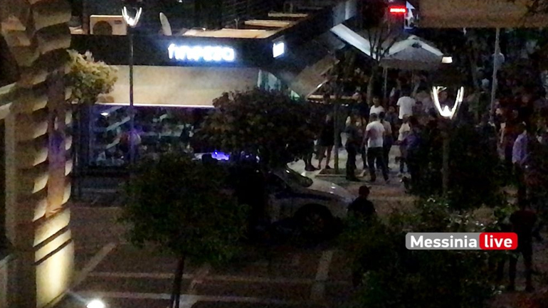 Ένταση μεταξύ αστυνομίας και νεαρών στο κέντρο της Καλαμάτας