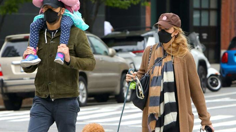 Blake Lively & Ryan Reynolds: Οικογενειακή βόλτα στη Νέα Υόρκη