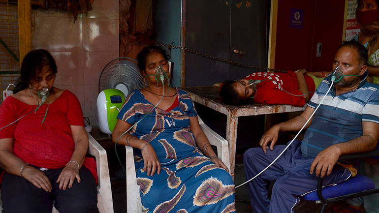 Έκρηξη κρουσμάτων στην Ινδία – Τουλάχιστον 400.000 σε 24 ώρες