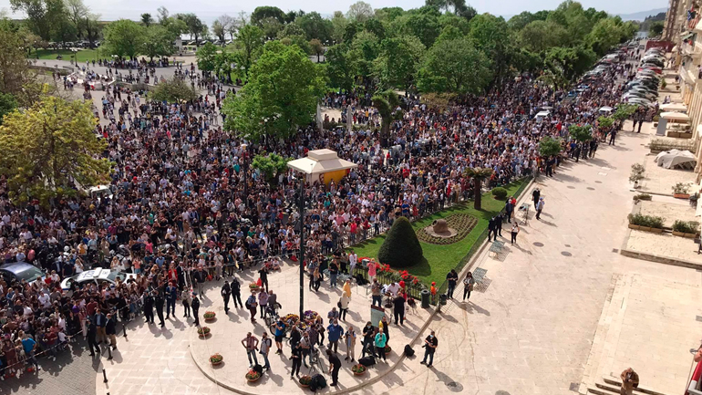 Απίστευτη κοσμοσυρροή στην Κέρκυρα παρά τα περιοριστικά μέτρα