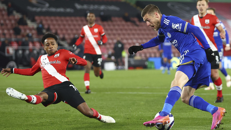 «Σκόνταψε» στο «Σεντ Μέρις» η Λέστερ, 1-1 με τη Σαουθάμπτον