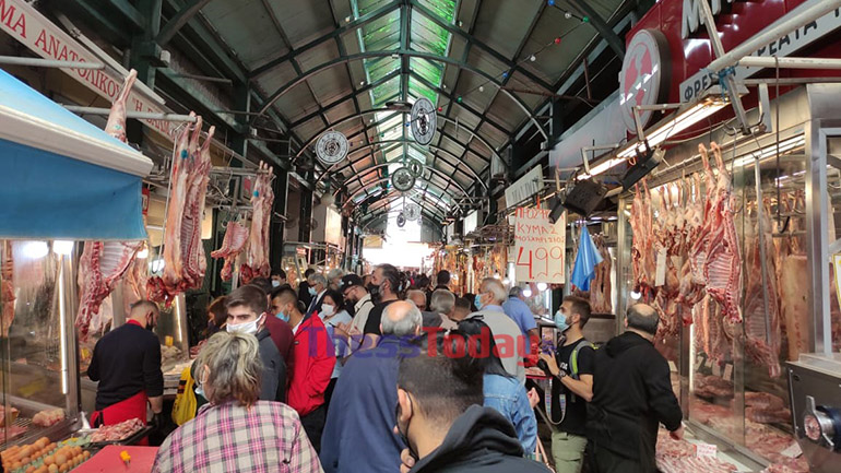 Θεσσαλονίκη: Πλημμύρισε κόσμο το Καπάνι για τα τελευταία ψώνια του Πάσχα Θεσσαλονίκη: Πλημμύρισε κόσμο το Καπάνι για τα τελευταία ψώνια του Πάσχα