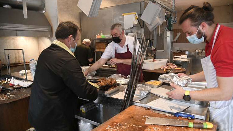 Με delivery και take away γιόρτασαν το Πάσχα οι Αθηναίοι