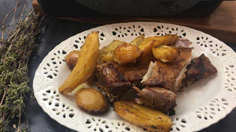 Κατσικάκι στο φούρνο με πατάτες