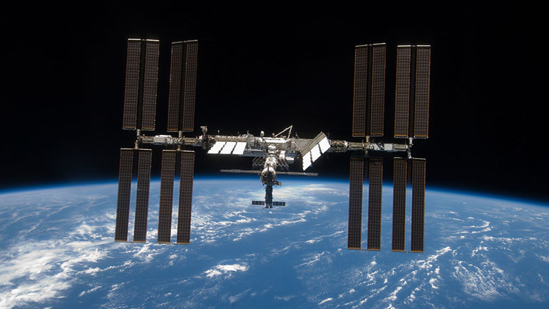 Επέστρεψε στη Γη η διαστημική κάψουλα της SpaceX με αστροναύτες από τον Διεθνή Διαστημικό Σταθμό