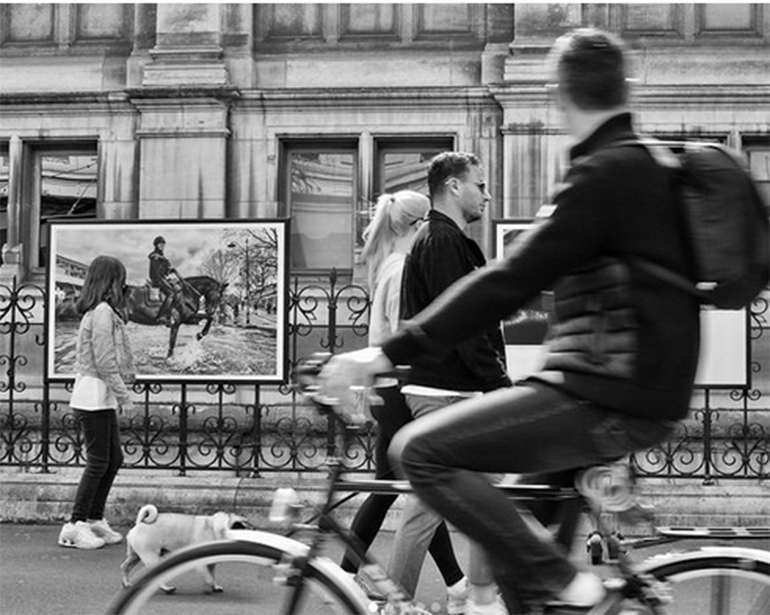 Στιγμιότυπα από την έκθεση του Νίκου Αλιάγα στο Παρίσι / Φωτογραφία: Instagram @nikosaliagas