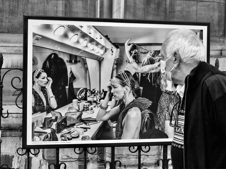 Στιγμιότυπα από την έκθεση του Νίκου Αλιάγα στο Παρίσι / Φωτογραφία: Instagram @nikosaliagas