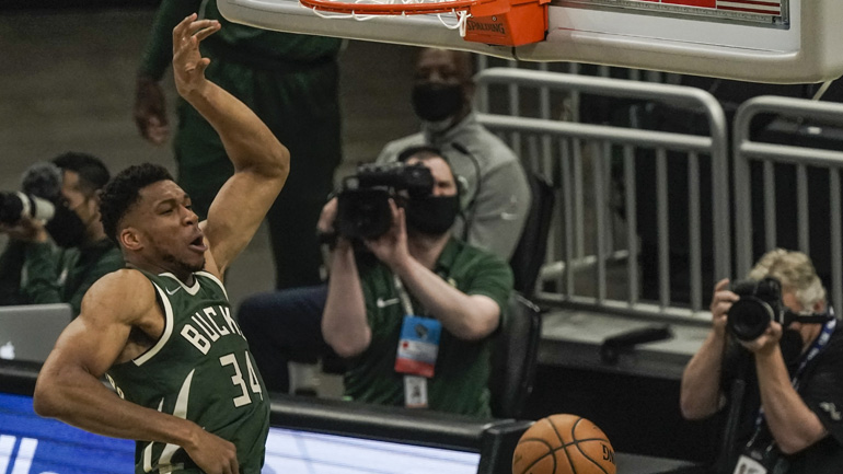 Μυθική εμφάνιση από τον Αντετοκούνμπο με 49 πόντους απέναντι στους Νετς