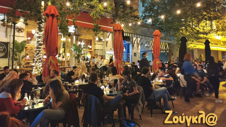 Κοσμοσυρροή στα βραδινά στέκια του κέντρου της Αθήνας