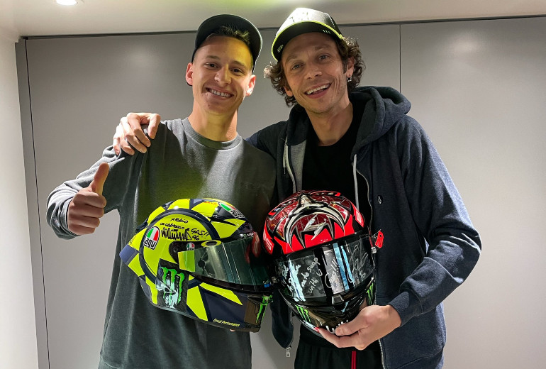 Ανταλλαγή κράνους με τον Valentino Rossi στη Jerez!